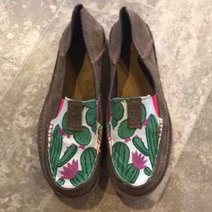 Women’s Ariat Cactus cruisers! Size 9